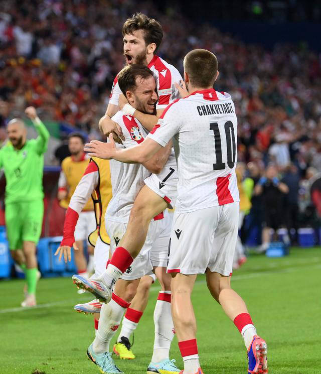 关于英格兰击败荷兰，成功晋级决赛的信息