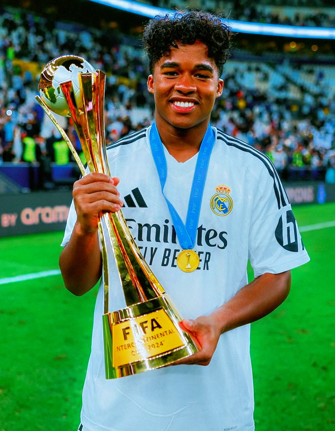 索萨里多球员在比赛中发挥出色,锁定胜利 索萨里多球员在比赛中发挥出色,锁定胜利