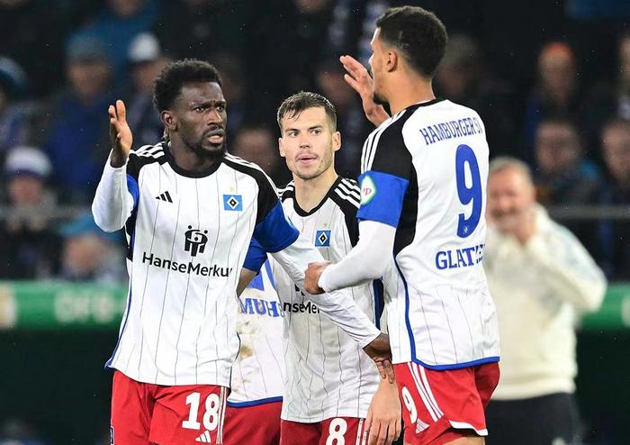 汉堡球员实力强悍,战胜对手实现胜利 汉堡球员实力强悍,战胜对手实现胜利