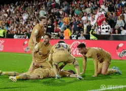 瓦伦赛后庆祝，胜利之余带来希望