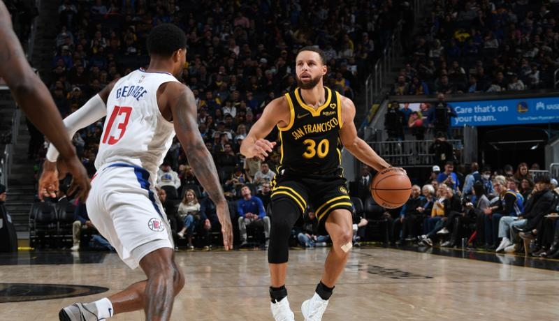 库里惊艳全场，哈登助攻爆棚，国王逆转取胜！的简单介绍