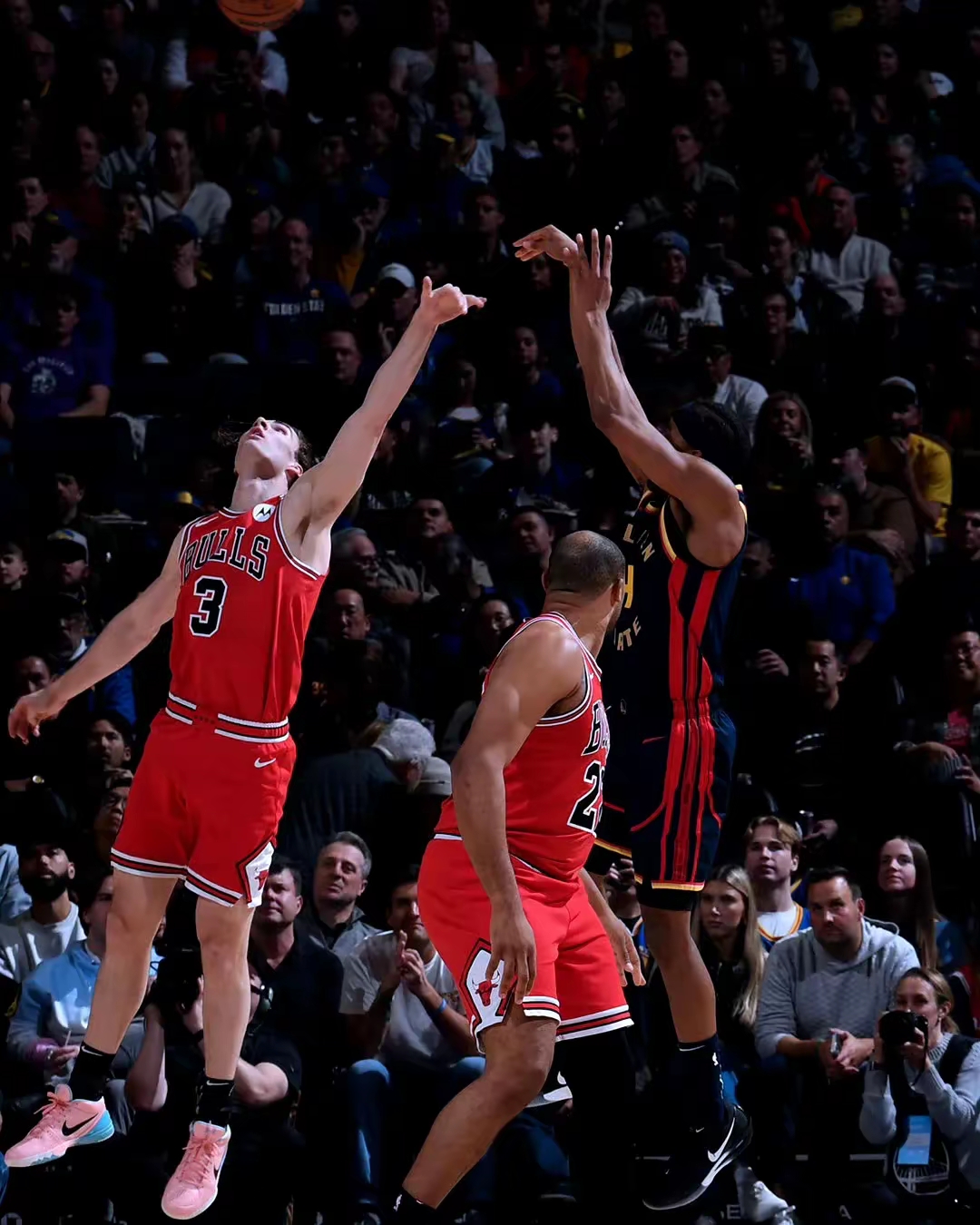 约基奇狂砍库里分，公牛迎来新赛季高光！