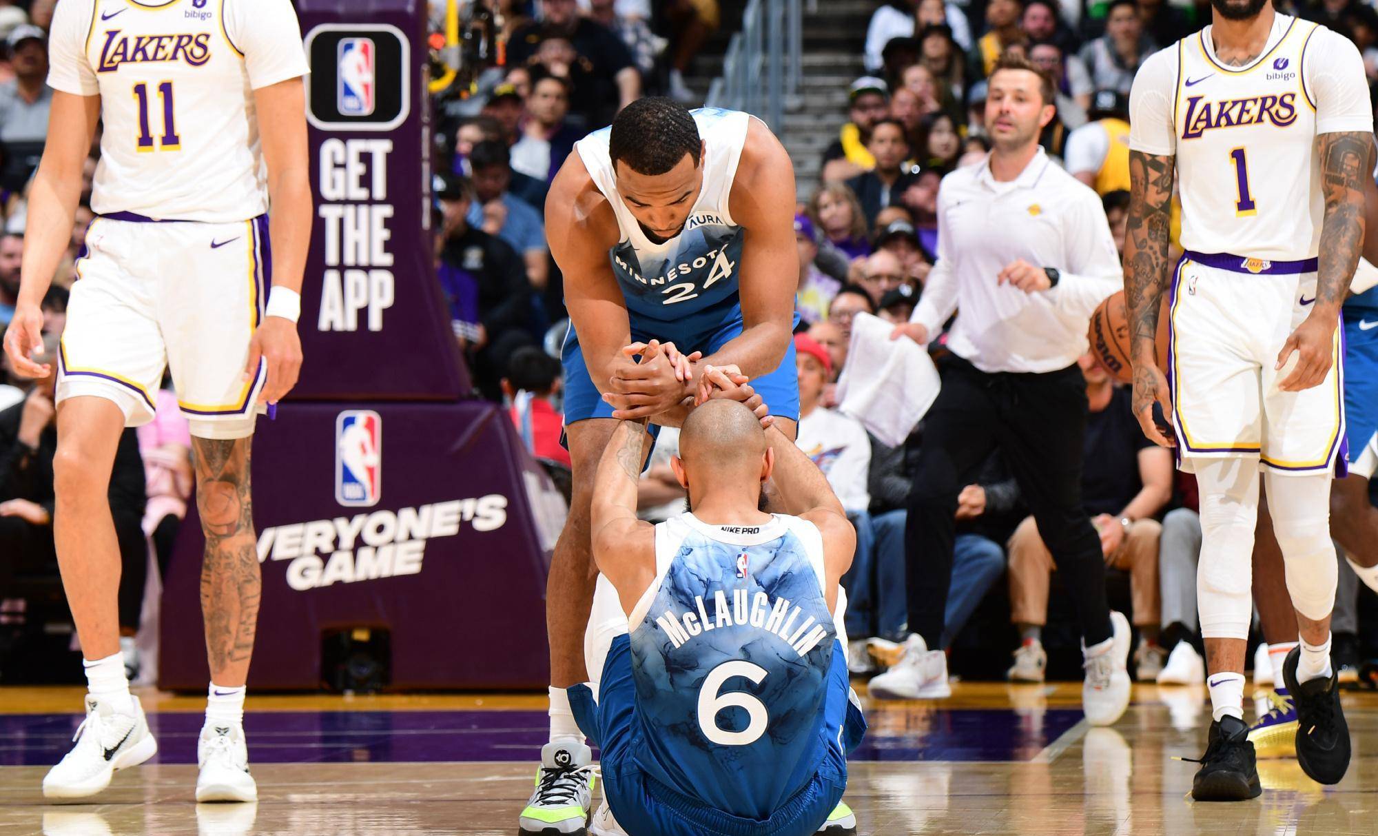 包含浓眉哥，复出首战轰40分，状态爆棚！的词条